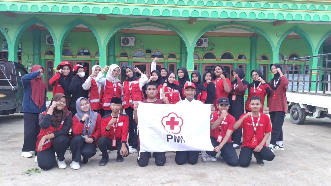 Kegiatan Palang Merah Remaja (PMR)