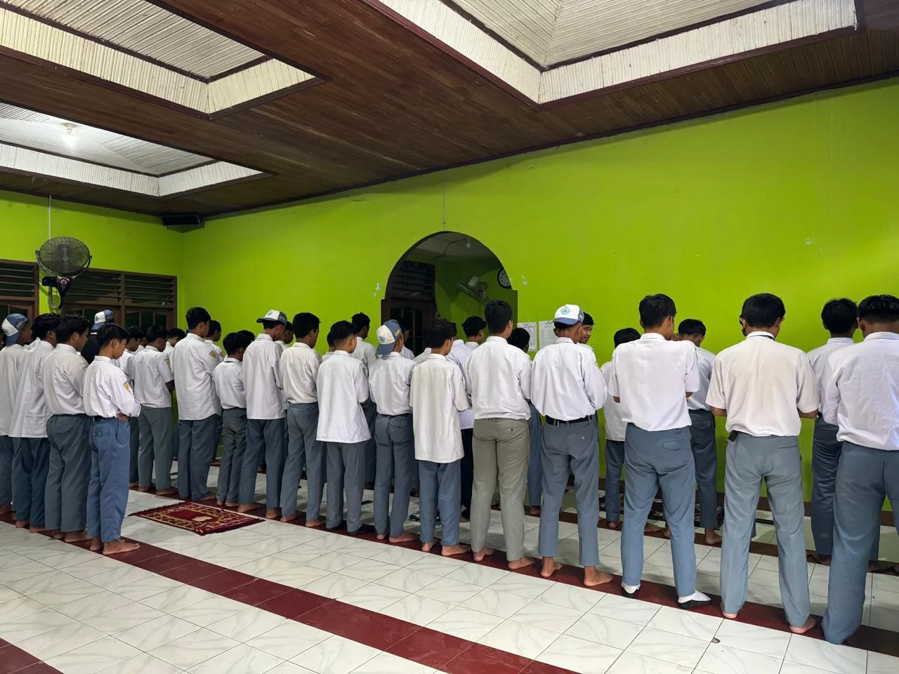 Bentuk Karakter Religius dan Disiplin, SMK MUTU PPU Rutin Gelar Sholat Zuhur Berjamaah