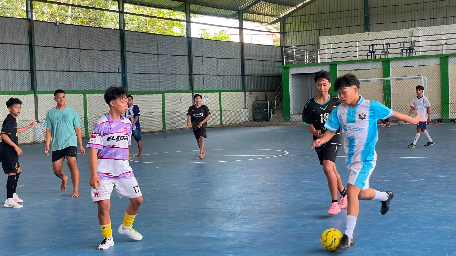 Jaga Kebugaran dan Kekompakan, Ekskul Futsal SMK MUTU Gelar Latihan Bersama di Labangka