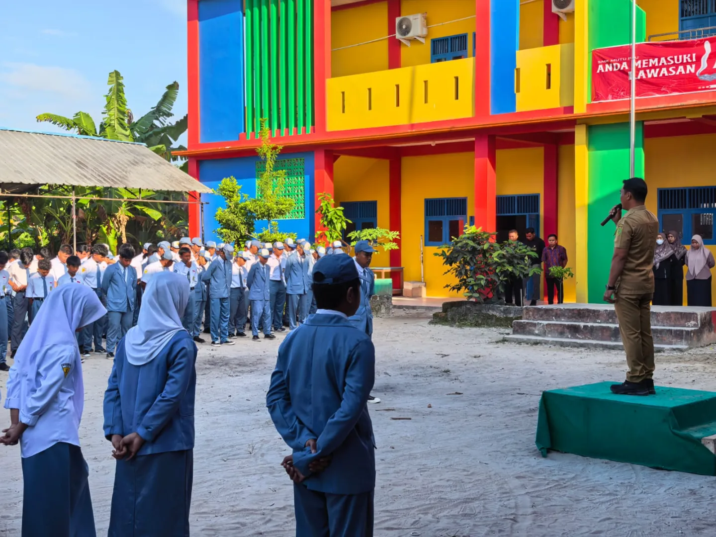 Tingkatkan Kedisiplinan dan Karakter Siswa, SMK MUTU PPU Hadirkan Perwakilan Kecamatan Babulu sebagai Pembina Upacara