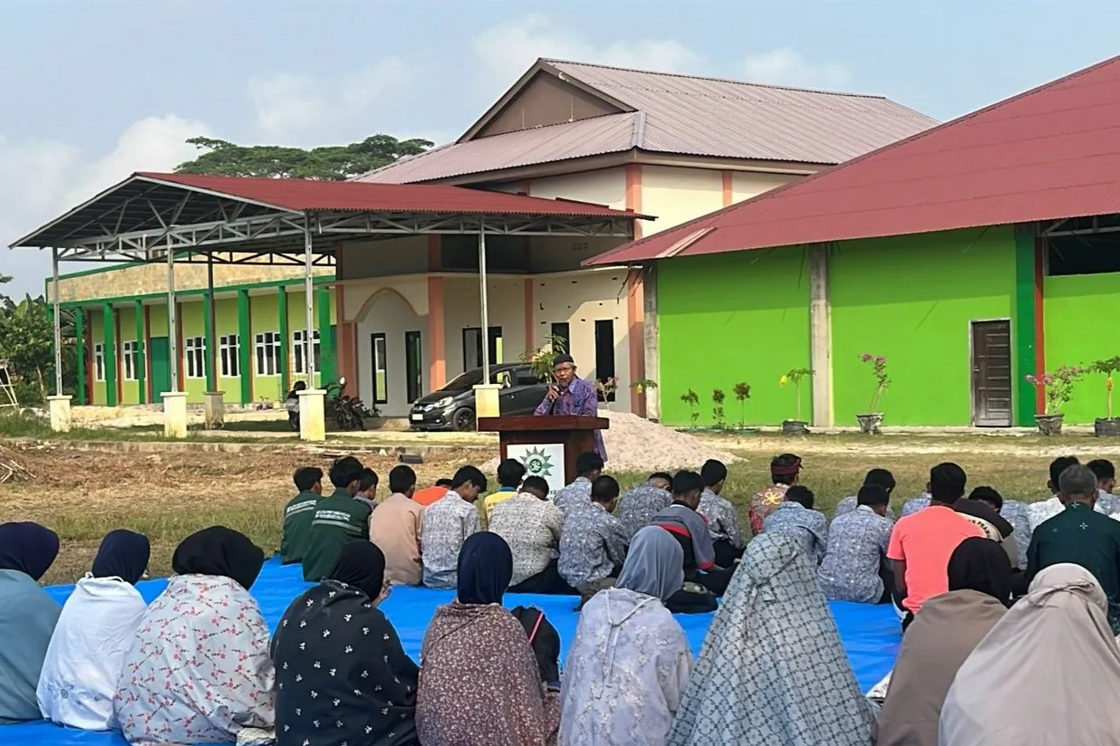 Ikhtiar dan Doa Bersama, Seluruh Warga SMK Muhammadiyah 2 PPU Gelar Sholat Istisqa’ di Tanah Lapang