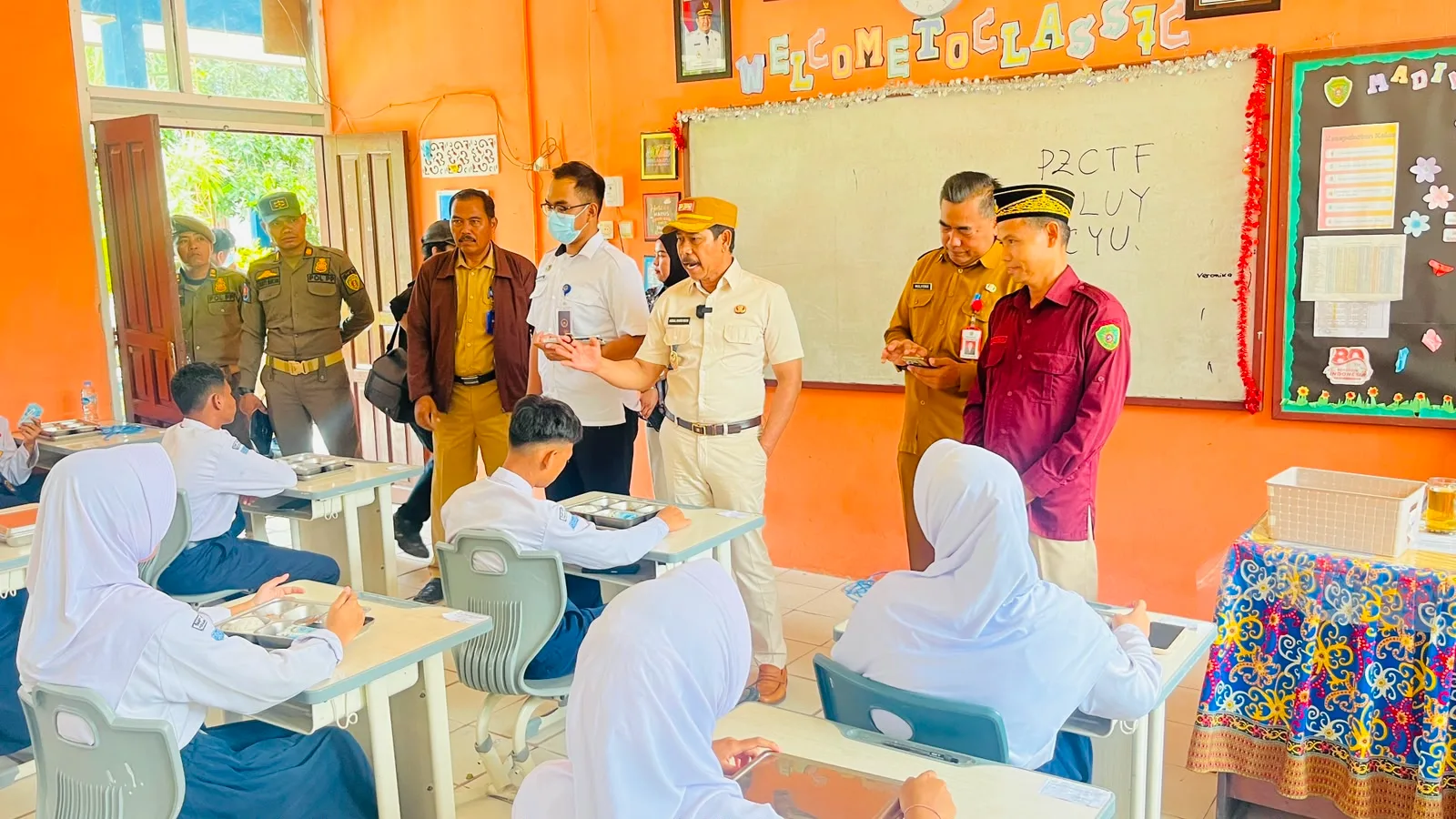 Kunjungan Wabup PPU Tinjau MBG di SMPN 3 PPU