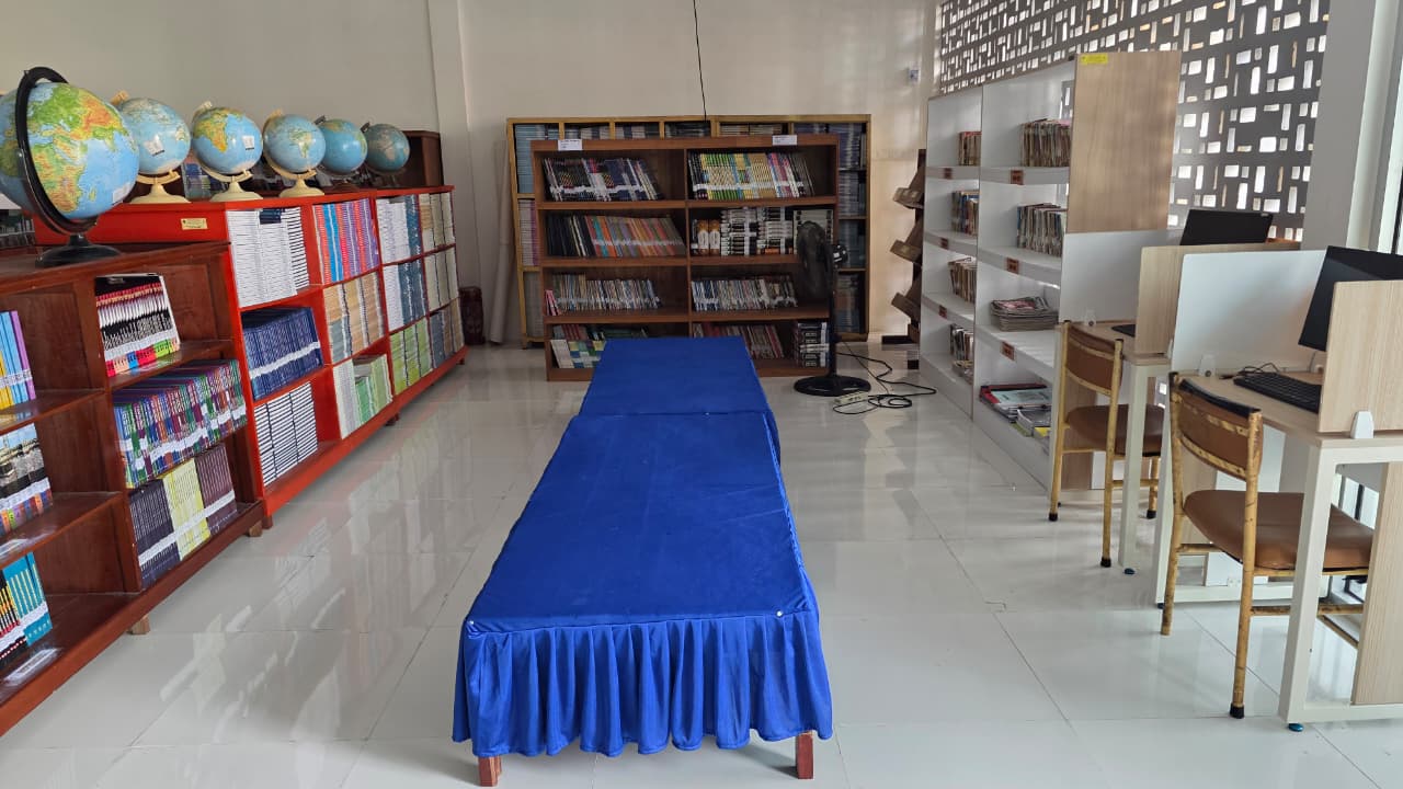 Meja Belajar dan Diskusi