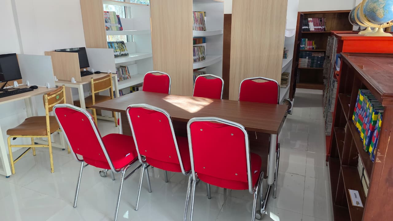 Meja Diskusi dan Belajar