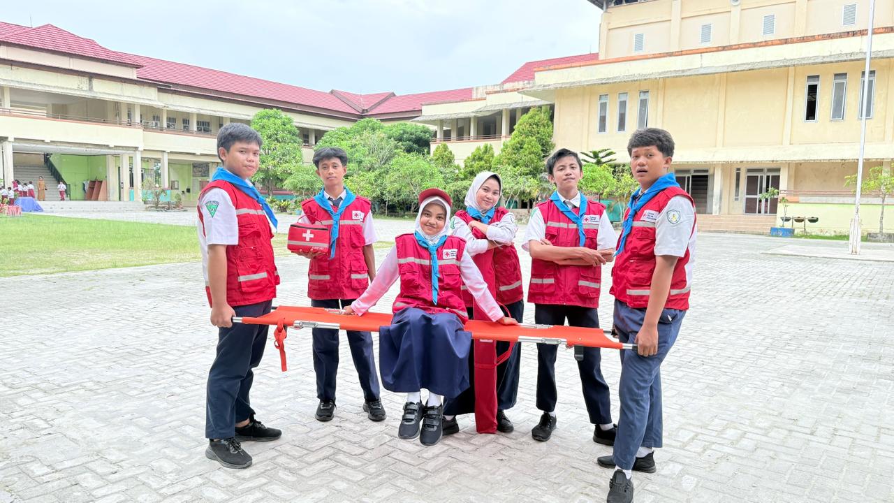 PMR (Palang Merah Remaja)